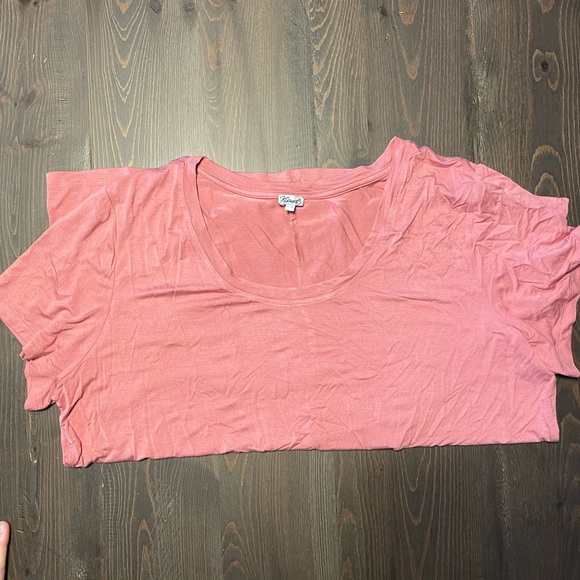 Womens Kismet Size XL scoop neck tee in pink. - Picture 3 of 4
